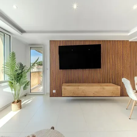 3 Bedrooms, Air Conditioning, Parking In Cannes