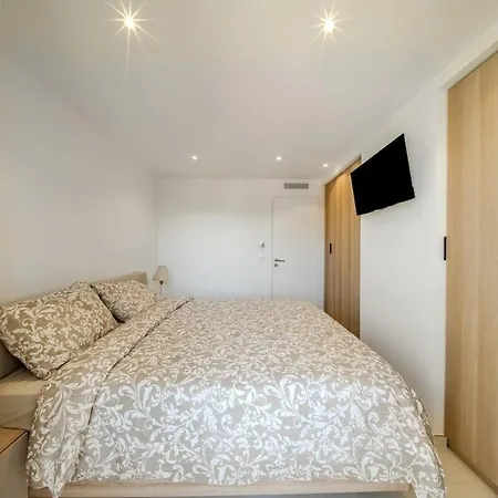 公寓 3 Bedrooms, Air Conditioning, Parking In *